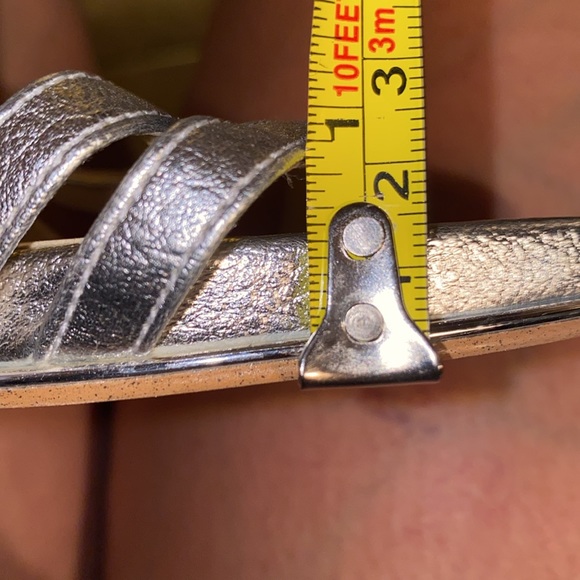 Kenneth Cole New York Berry Sandal Heel Sz 9.5 M Metallic Soft Silver NWOT - Picture 8 of 9